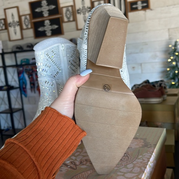 Maze Bootie - Picture 2 of 3